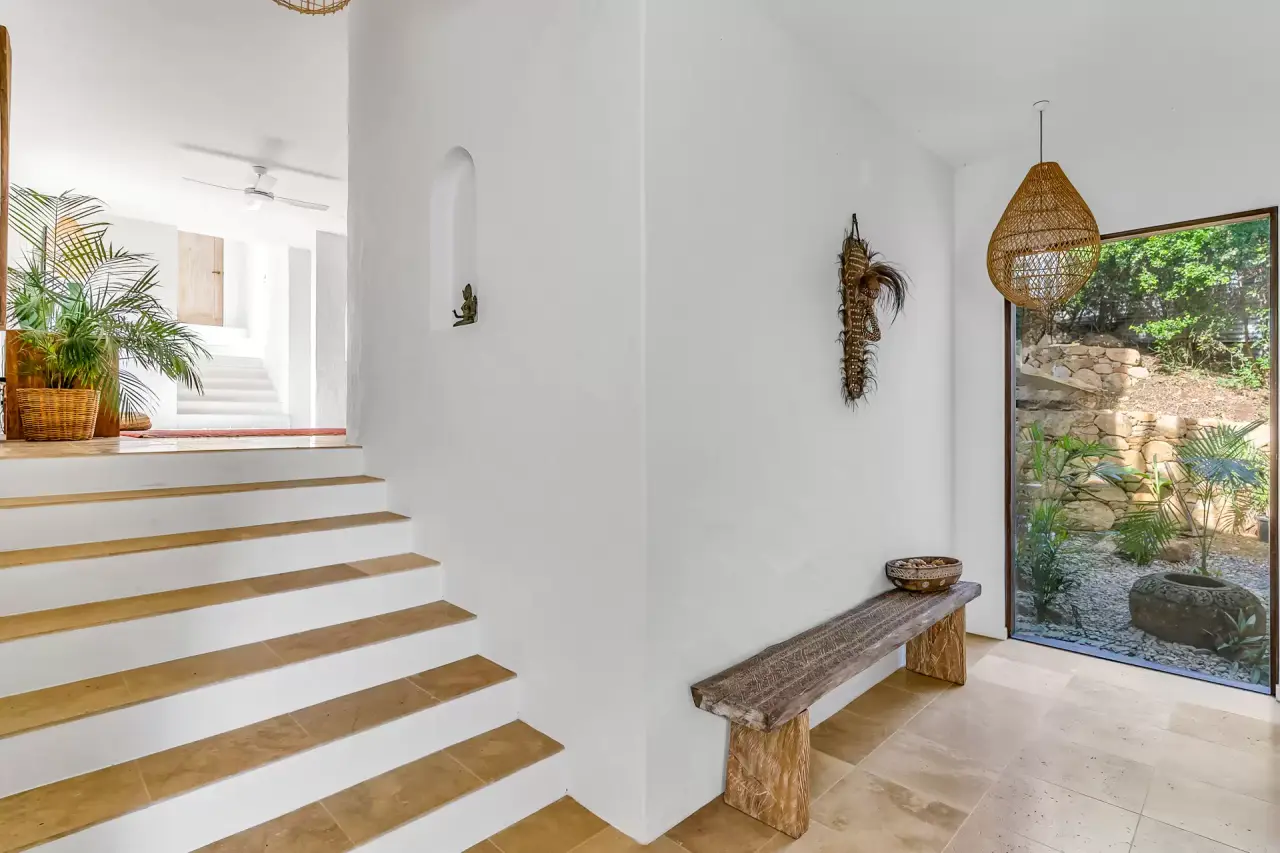 Rendered steps and a built-in timber bench